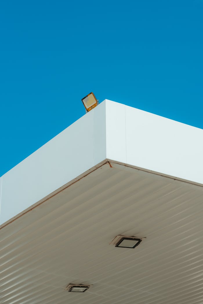 Minimalist architectural detail of a white roof against a clear blue sky in Chillán, Chile.